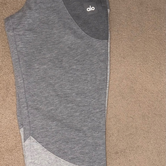 Alo Yoga Set - Picture 4 of 6